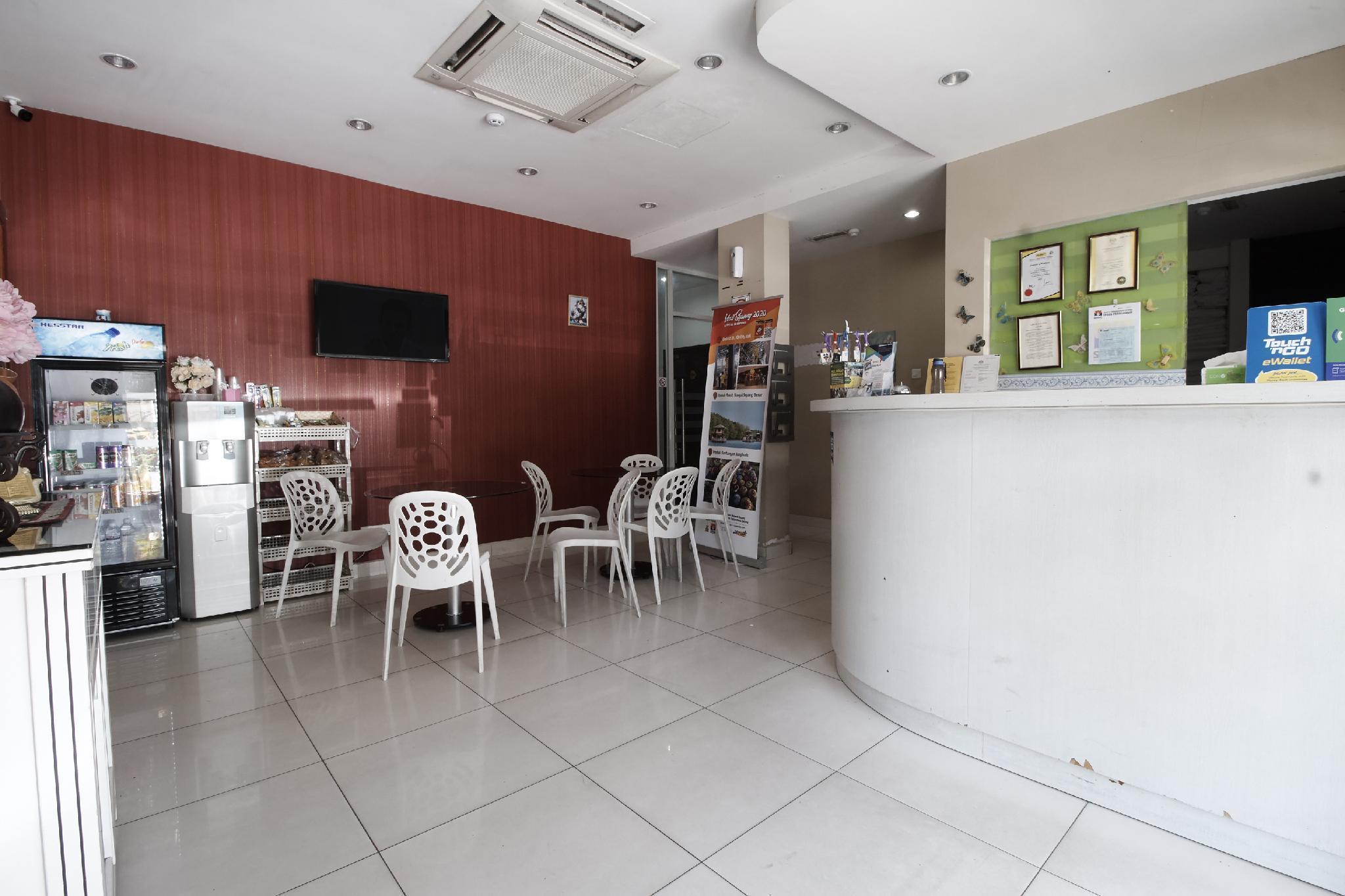 Coop Hotel Putrajaya & Cyberjaya Kampung Dengkil Exterior photo