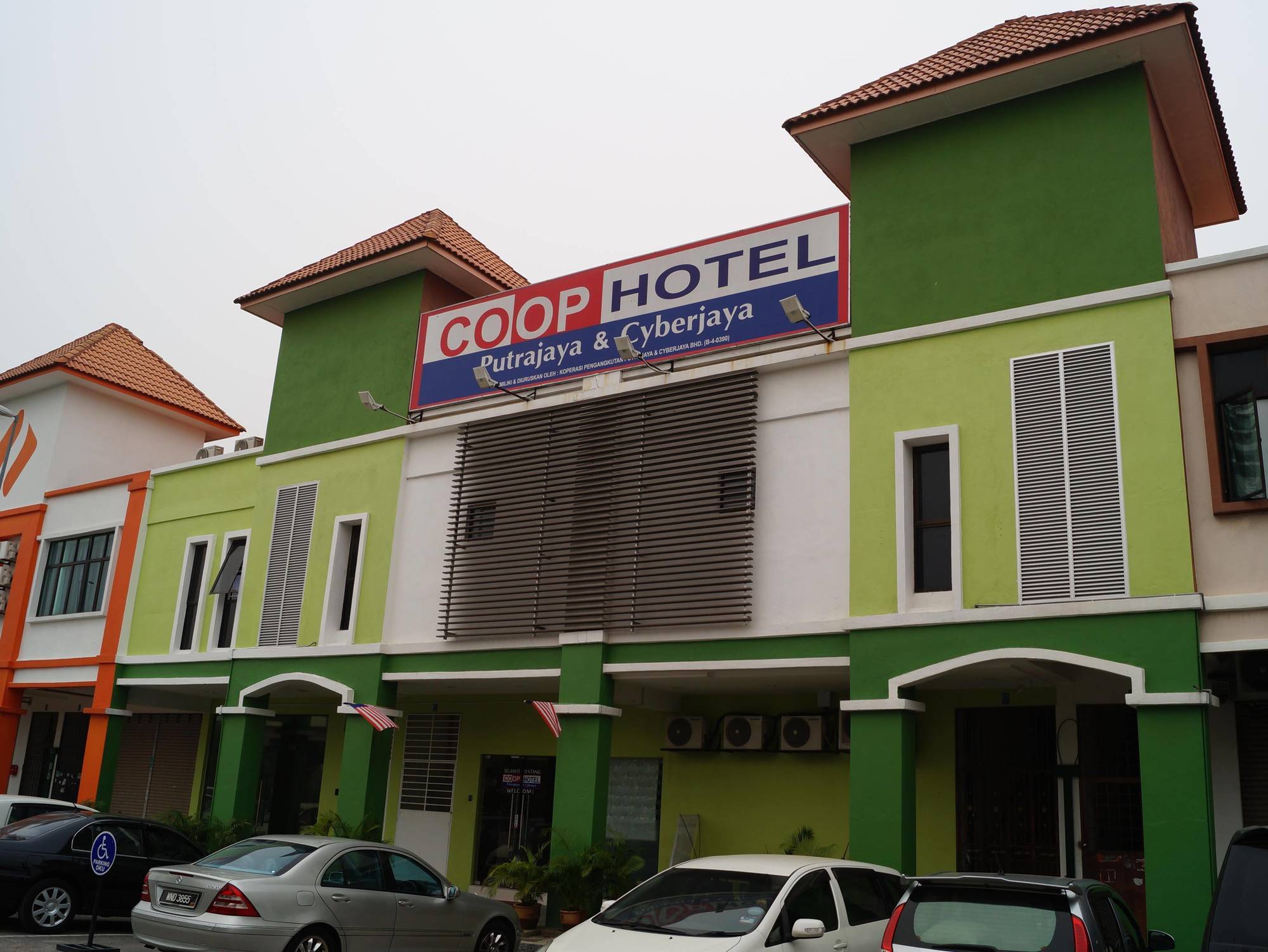 Coop Hotel Putrajaya & Cyberjaya Kampung Dengkil Exterior photo
