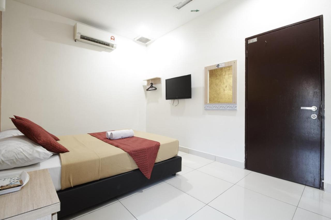 Coop Hotel Putrajaya & Cyberjaya Kampung Dengkil Exterior photo